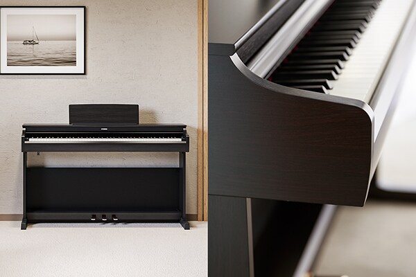 Um piano ARIUS integrado numa sala de estar, com destaque para as curvas e os detalhes do design