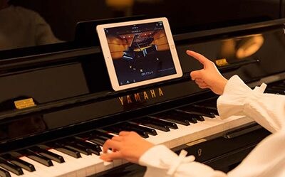4. A tecnologia Bluetooth® (áudio e MIDI)*2 facilita a ligação às várias aplicações e proporciona ainda mais maneiras de desfrutar da experiência de tocar piano.
