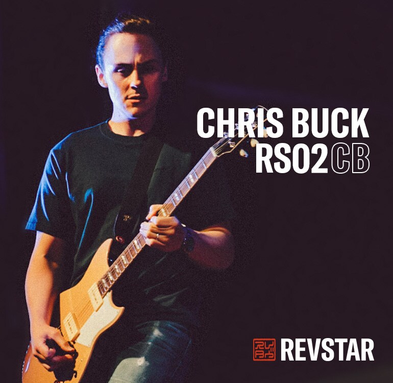 Chris Buck a atuar com a sua Signature Revstar RS02CB