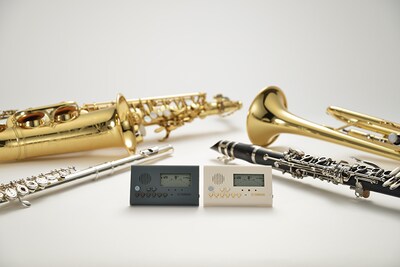 Tecnologia única de análise de som, adequada para a vasta amplitude de afinações e características tonais dos instrumentos de sopro e de cordas
